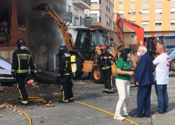 33041382 1724201434359893 6800570973612408832 n La Ciudad presta a la Policía vehículos con bombas para sacar agua del edificio que se incendió