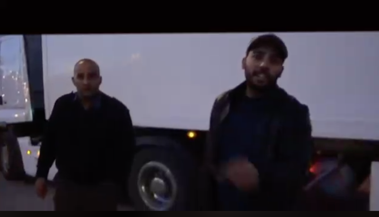 Desesperación de los camioneros de Nador ante el acoso de los MENA por llegar a Melilla