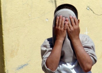 Menores Denuncian desnudos integrales que "se hacen cada día" para determinar si los inmigrantes que llegan a España son menores