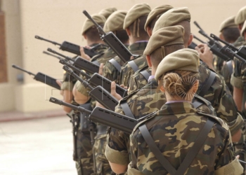 Mujer en el ejercito Convocadas las plazas para oficiales de carrera de cuerpos comunes, intendencia e ingenieros
