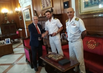 WhatsApp Image 2018 05 25 at 20.34.13 2 El comandante del submarino Tramontana es recibido por Imbroda