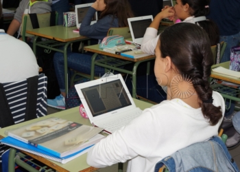 alumna SATE y la FAMPA apoyan la protesta de hoy en defensa de la escuela pública