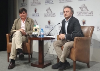 14 01 El exministro de Trabajo Manuel Pimentel presenta su novela ‘Dolmen’ en la Feria del Libro de Melilla