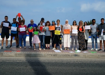 17 1 1 Unas 20 personas se reúnen para apoyar a las jornaleras marroquíes de Huelva
