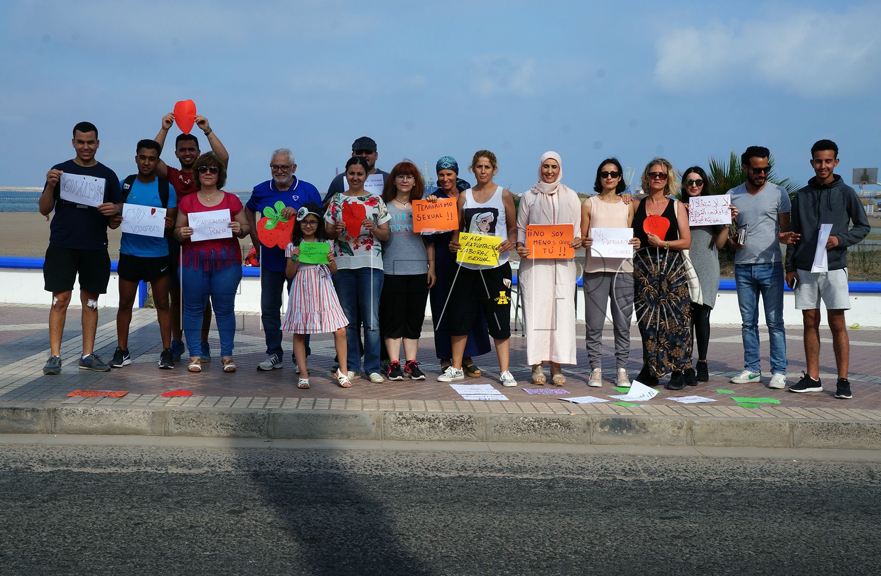 Unas 20 personas se reúnen para apoyar a las jornaleras marroquíes de Huelva