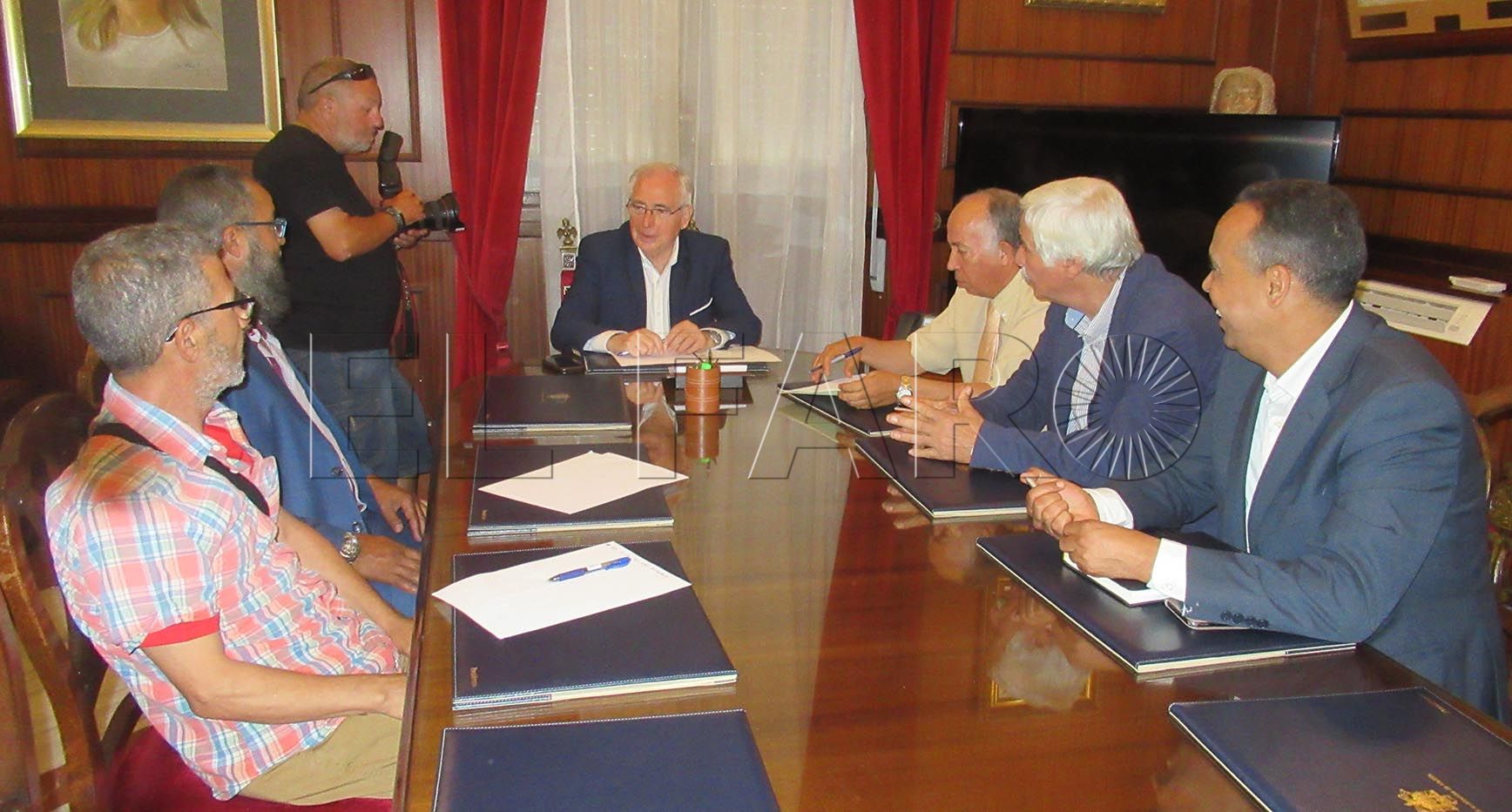 Imbroda, abierto a convocar una comisión para abordar la importación de borregos marroquíes