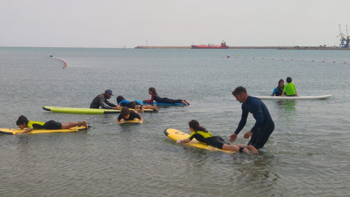 El curso de surf ya es toda una realidad