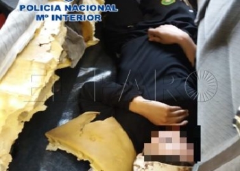 NP27 MUJER PUERTO 29062018 Tres detenidos en Melilla por llevar a una mujer oculta debajo del asiento del coche