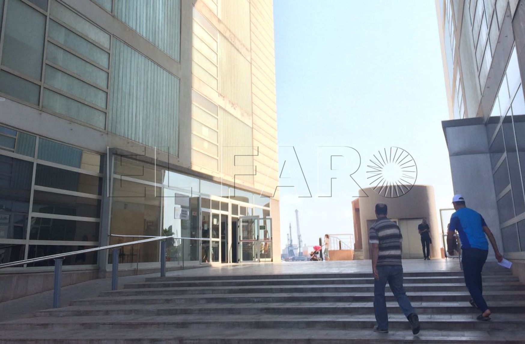 Acusan a un padre y su hijo de amenazar a otro hombre con machetes por una deuda