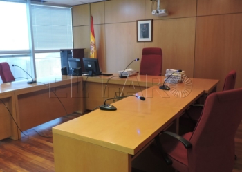 17 1 1 Lo acusan de poner un cortacañas en el cuello a su mujer y le reclaman 4 años
