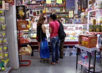 6 2 Los melillenses apoyan reducir el consumo de bolsas de plástico para preservar el entorno