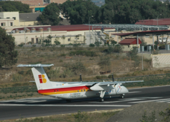 14 01 1 Viernes: Tres vuelos cancelados y 212 pasajeros afectados en Melilla por la avería de un avión