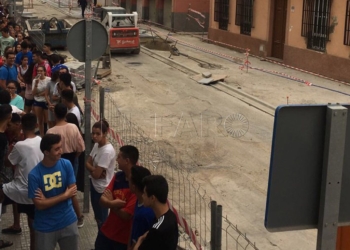 18 01 Incidentes en la cola para recoger las entradas del Espacio Joven obligan a cerrar el servicio