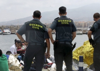 3 01 La Guardia Civil rescata en Motril a un polizón de 15 años oculto en un hueco de un buque