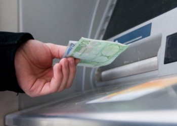 Cajero ingreso banco El caso de extrabajadores del BBVA en Melilla que explica el bloqueo a los empresarios
