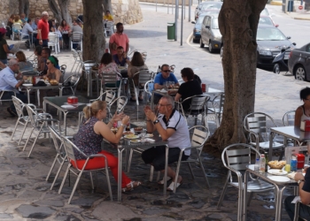 WEB Los hosteleros de Melilla lamentan pérdidas que rondan el 20% respecto al verano pasado