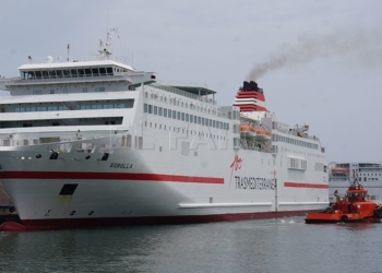 barco recortado Conato de incendio en el motor de un barco en su ruta Melilla-Almería: llegó con retraso