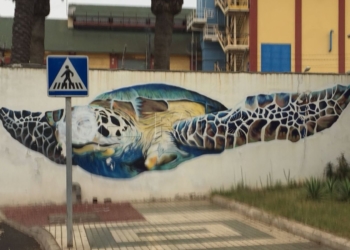 palaweb Las obras murales de Miguel Duplas aparecen manchadas con pintura
