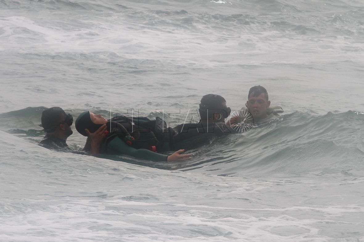 La playa de Los Cárabos acoge un simulacro de Salvamento Marítimo