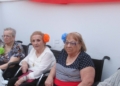 13 7 FOTOS | Volantes y flores en el pelo para la misa rociera en la Mezquita del Toreo