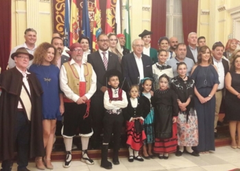 181 150918 Encuentro de Casas Regionales y Provinciales bajo la lluvia en Melilla