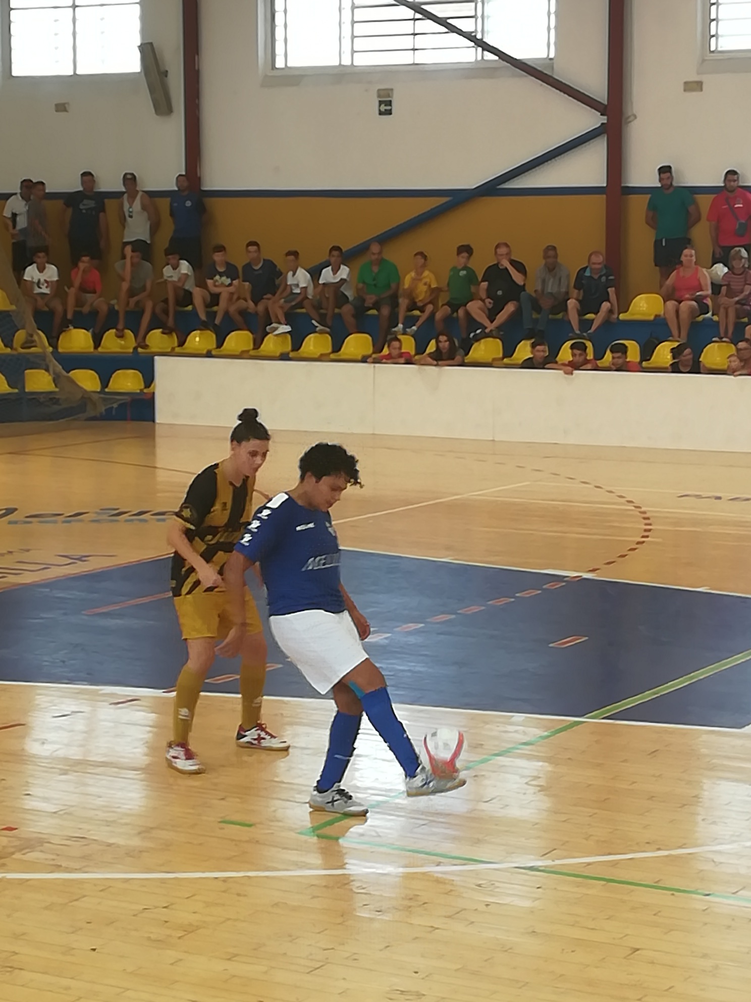 Espectáculo en el triunfo del Torreblanca CF