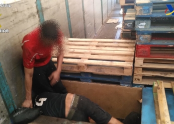 imagen 2 La Guardia Civil localiza a tres personas ocultas en el doble fondo de un contenedor en Melilla