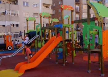13 1 Autoridades y niños del barrio Virgen de la Victoria estrenan su nuevo parque