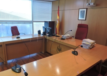14 1 3 La condenan a pagar 540 euros por amenazas a policías: “Os vamos a partir las piernas”