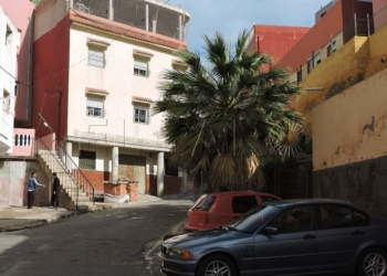 Le caen dos años por golpear a otro en la cabeza con una piedra y en la mano con un cortacañas