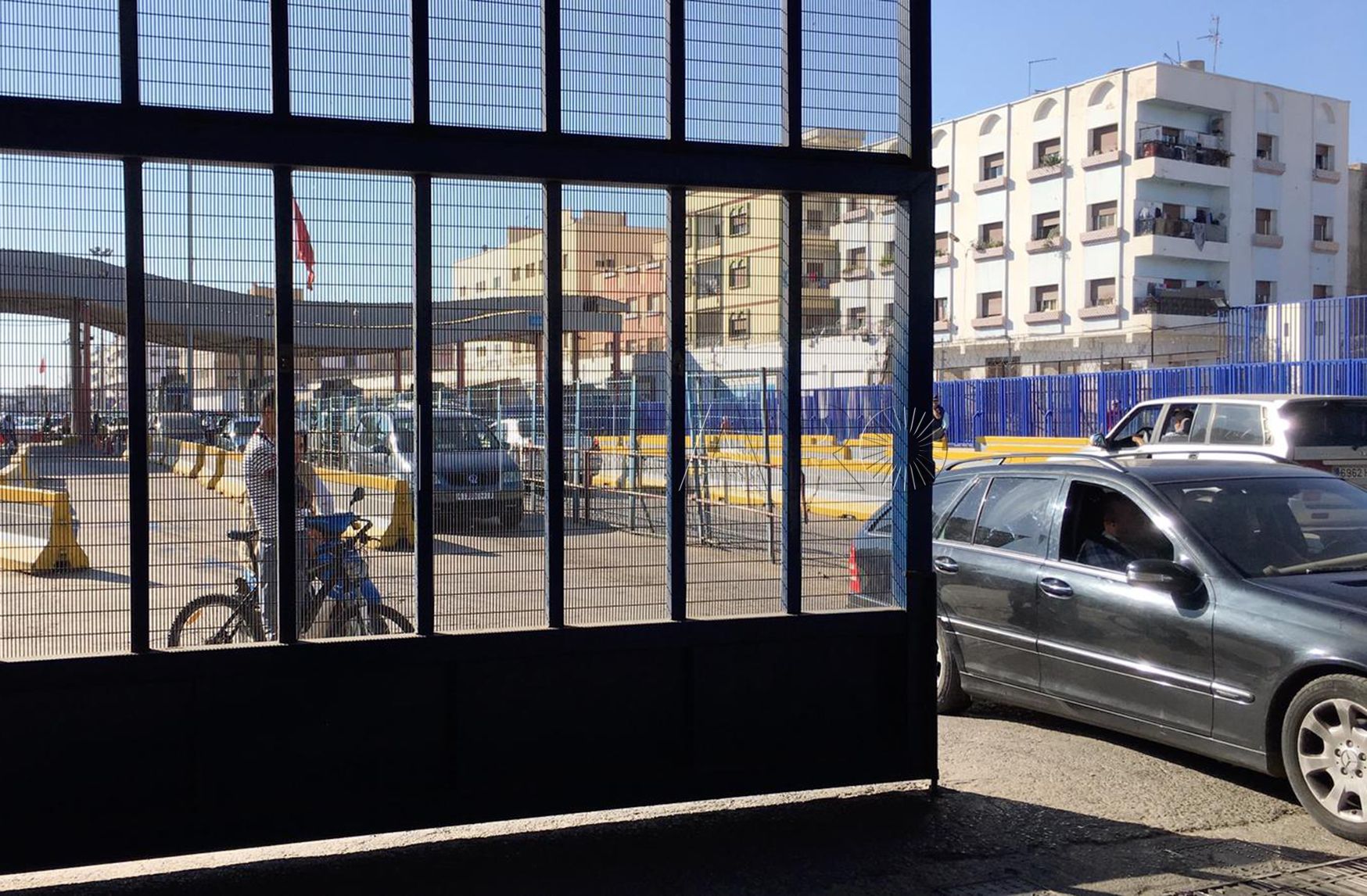 Dan puñetazos a policías e incitan a que les tiren piedras: los condenan a pagar 1.080€