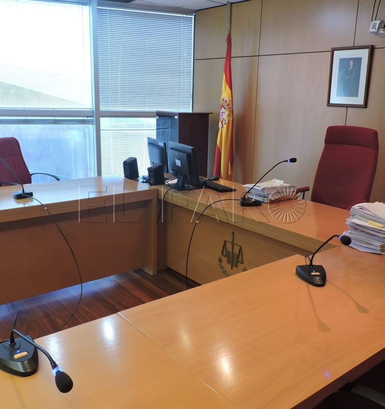 Le caen seis meses de prisión por azuzar a su perro para que mordiera a dos guardias civiles