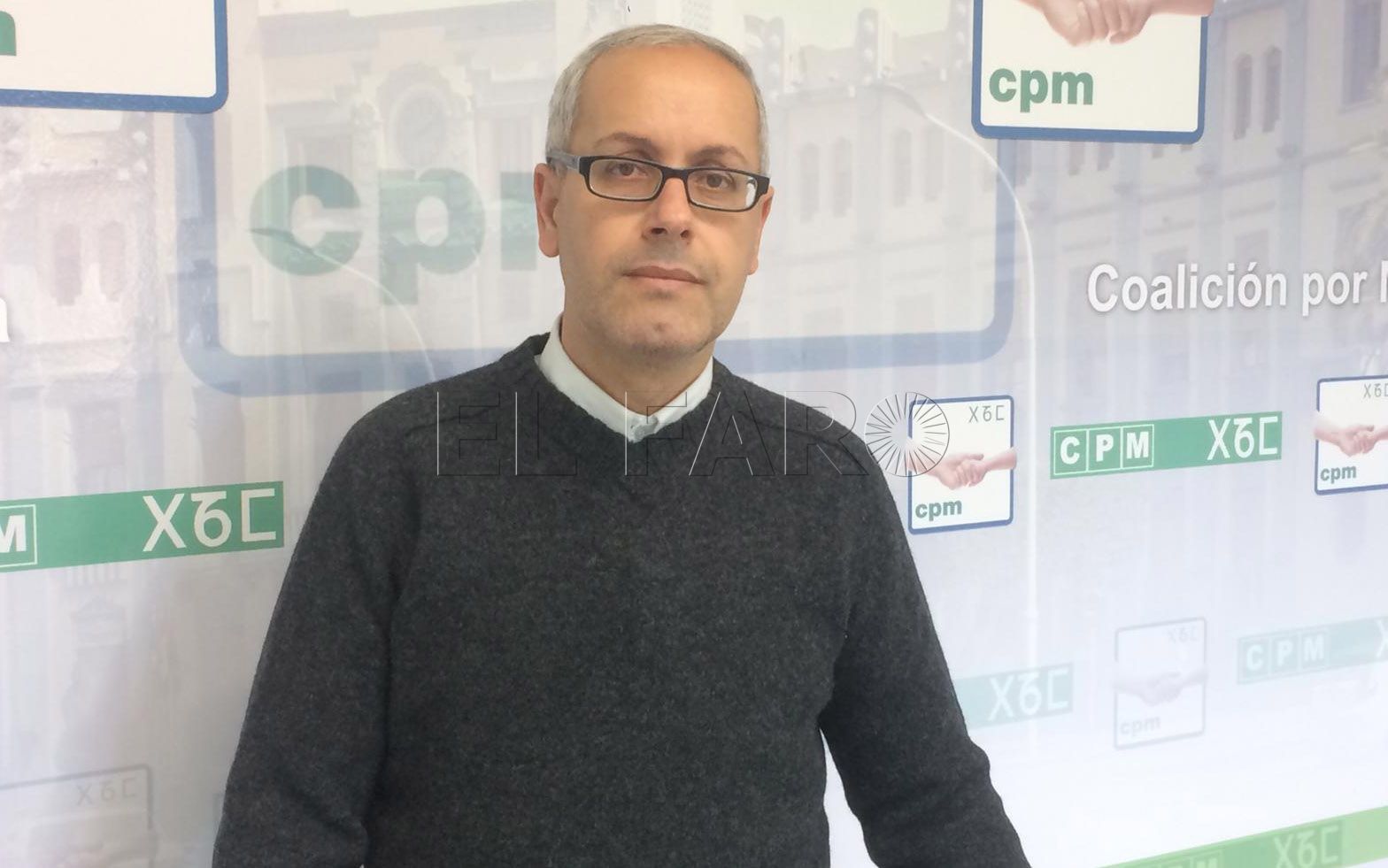 CpM dice que hay “un pelotazo” por el alto coste de placas solares de la piscina