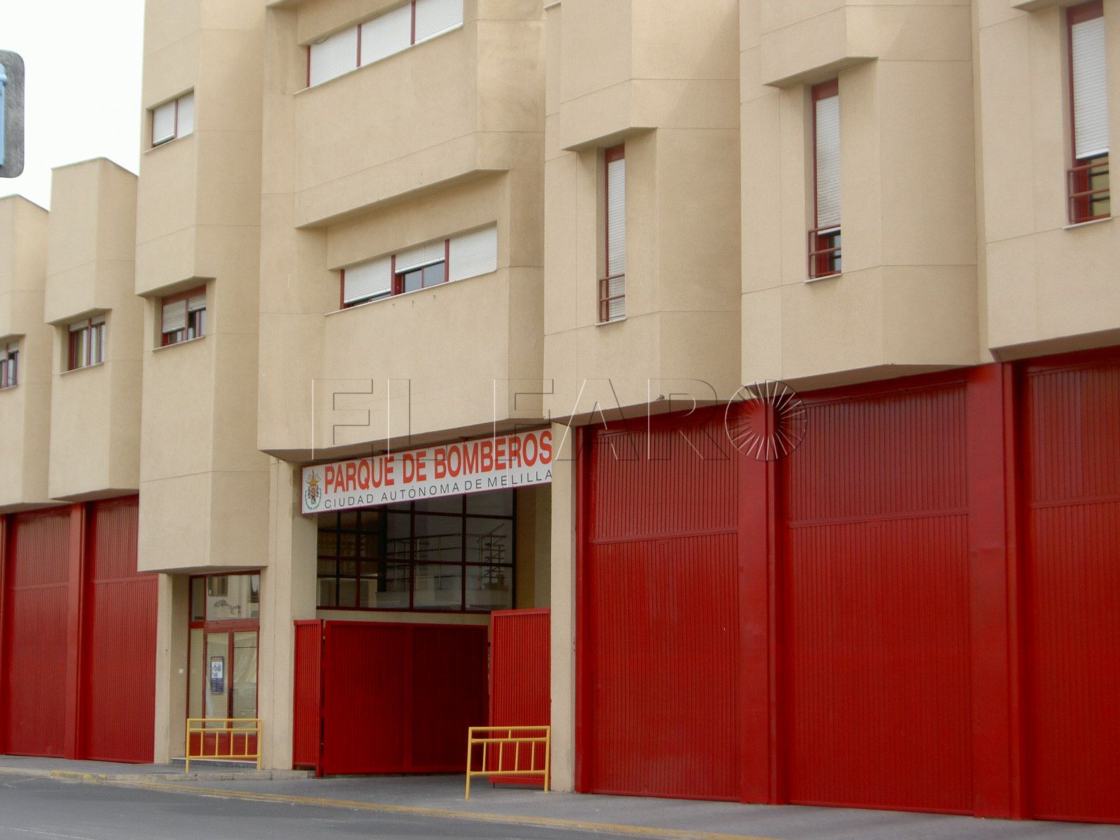Bomberos rescata a dos personas del ascensor de la Residencia de Mayores