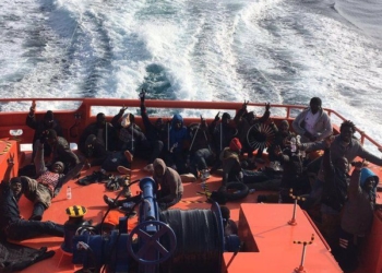 patera2 Salvamento Marítimo trae a Melilla a 17 migrantes llegados en patera a las Chafarinas