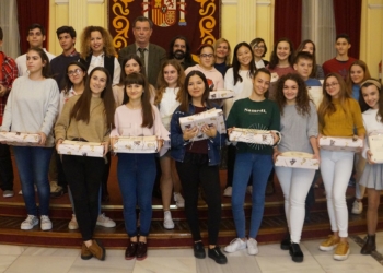 1 16 Emma García y Sandra Ruiz, ganadoras del IV certamen ‘Clara Campoamor’