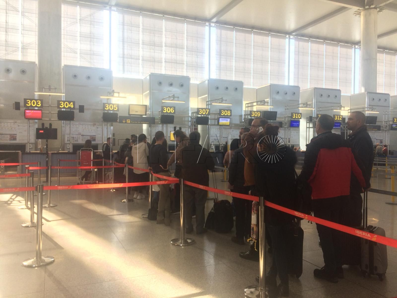Tres nuevas cancelaciones de los vuelos de Air Nostrum entre Melilla y Málaga