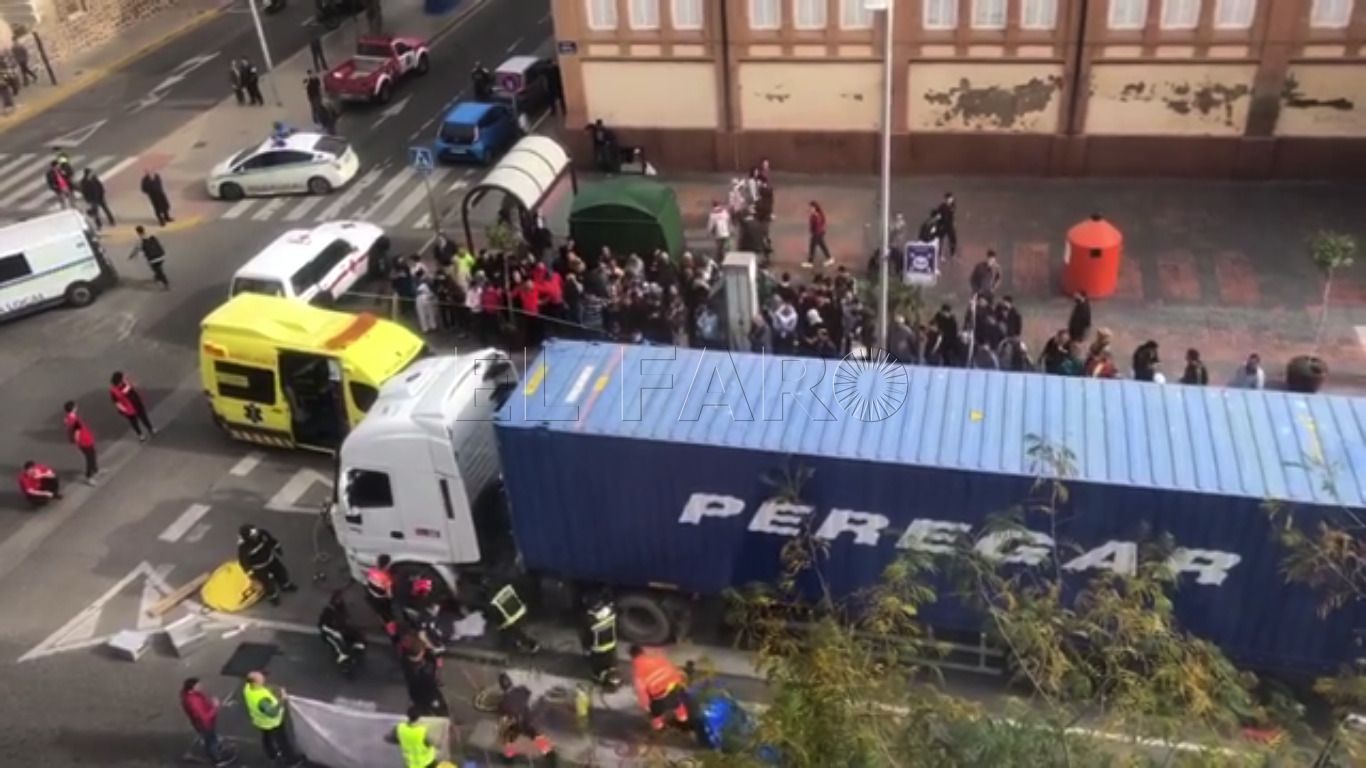 Un mujer en edad avanzada, grave tras ser atropellada por un camión en la calle General Villalba