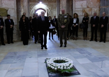 7 Diputados de la Ciudad rinden un homenaje a ilustres difuntos de Melilla