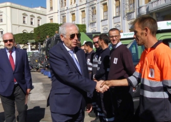 medio ambiente presenta las nuevas maquinas de recogida de basura y de limpieza La Ciudad destinará unos 10 millones de euros a la nuevas máquinas de limpieza