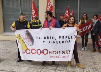 una quincena de trabajadores de correos se concentra en melilla Una quincena de trabajadores de Correos se concentra en Melilla