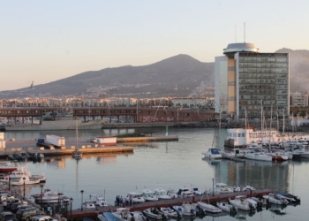 vista melilla pequeña Hallan el cadáver de un joven magrebí flotando en el mar cerca del puerto de Melilla