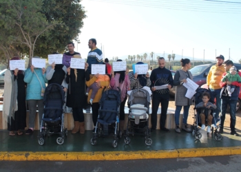 1 24 Familias del CETI ‘atrapadas’ en Melilla piden su salida a la península