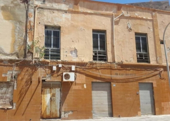 2 2 1 La Ciudad demolerá un edificio en ruinas en el Mantelete y recuperará las murallas