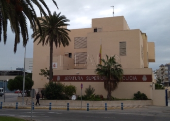 FOTO WTR JEFATURA Detenido un individuo por falsedad documental, estafa y simulación de delito