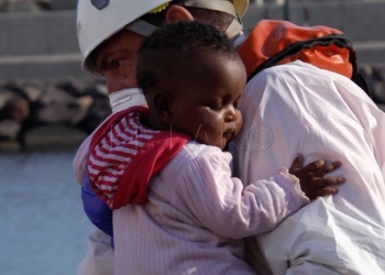 Llegan a Melilla 37 personas rescatadas en Chafarinas 11 de ellas son niños de corta edad 26 mujeres y 11 menores subsaharianos, rescatados en las Islas Chafarinas