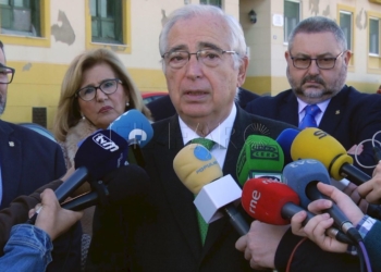 WhatsApp Image 2018 12 10 at 22.13.531 Imbroda confía en que la OSP dure varios años, aunque el contrato sea de ocho meses