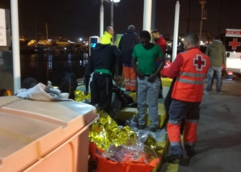 WhatsApp Image 2018 12 23 at 20.05.37 Llegan al puerto de Melilla 7 varones, 5 mujeres y un menor de unos 3 años
