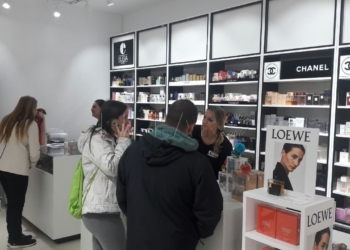 photo5803313506769022854 Las compras están aún a la espera