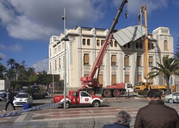 retirada chapa techo palacio asamblea Fuerte viento provoca la caída de parte del techo de la Asamblea